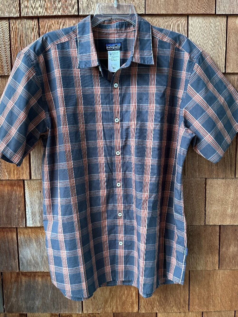 EUC Patagonia Gray/Terra Plaid Button Front Short Sleeve Shirt in Men's Large